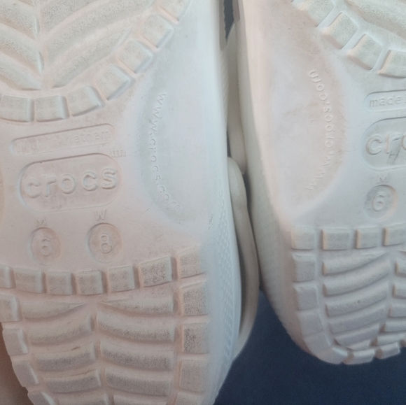 Crocs - Picture 3 of 7